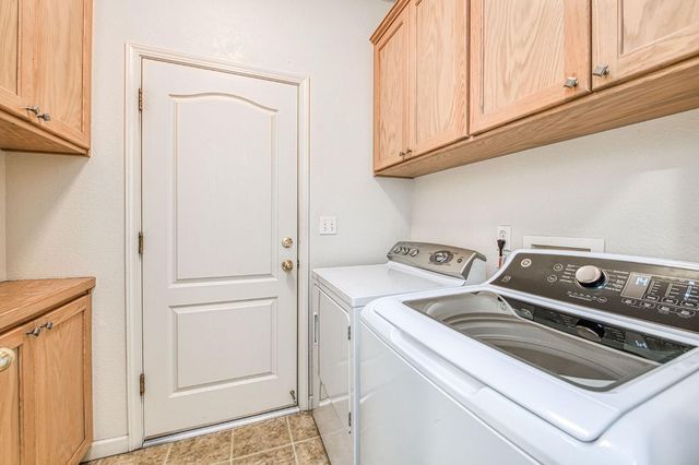 6671 E Simpson Avenue, Fresno, CA 93727