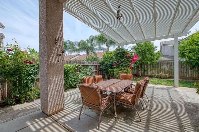 6671 E Simpson Avenue, Fresno, CA 93727