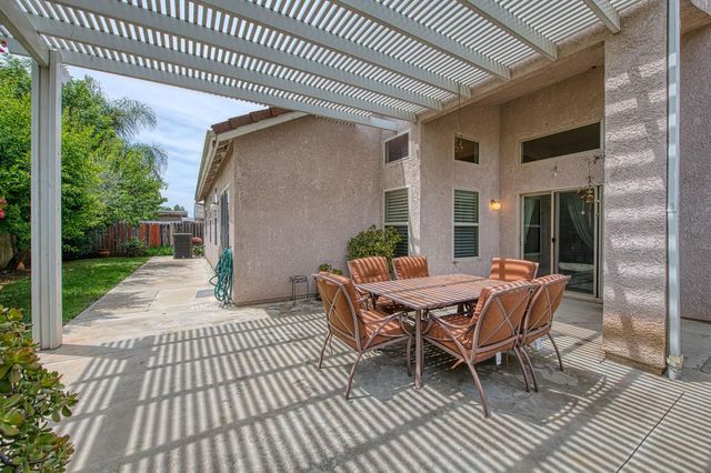 6671 E Simpson Avenue, Fresno, CA 93727