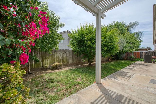 6671 E Simpson Avenue, Fresno, CA 93727