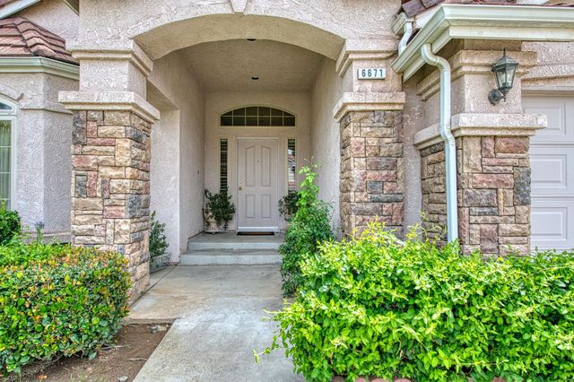 6671 E Simpson Avenue, Fresno, CA 93727