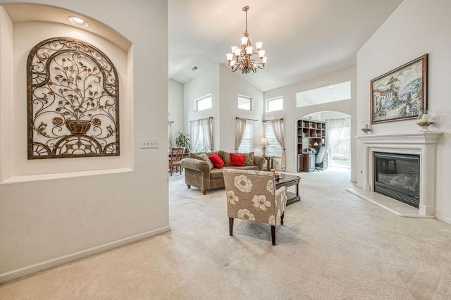 6671 E Simpson Avenue, Fresno, CA 93727