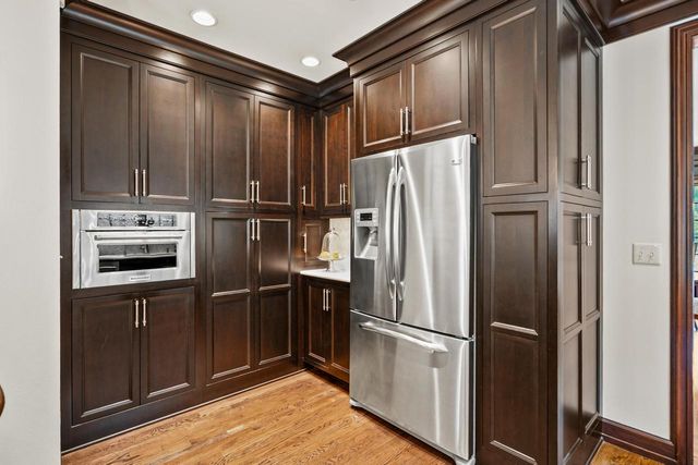 2730 E Menlo BOULEVARD, Shorewood, WI 53211