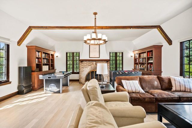 2730 E Menlo BOULEVARD, Shorewood, WI 53211