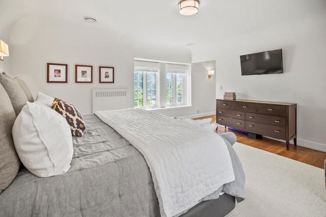 2730 E Menlo BOULEVARD, Shorewood, WI 53211