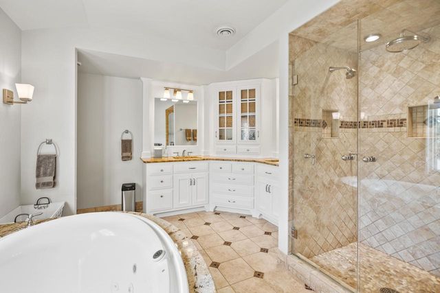 2730 E Menlo BOULEVARD, Shorewood, WI 53211