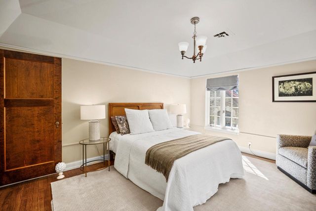 2730 E Menlo BOULEVARD, Shorewood, WI 53211