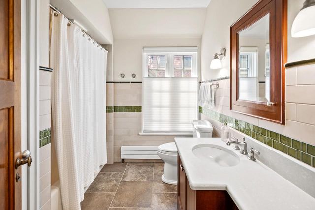 2730 E Menlo BOULEVARD, Shorewood, WI 53211