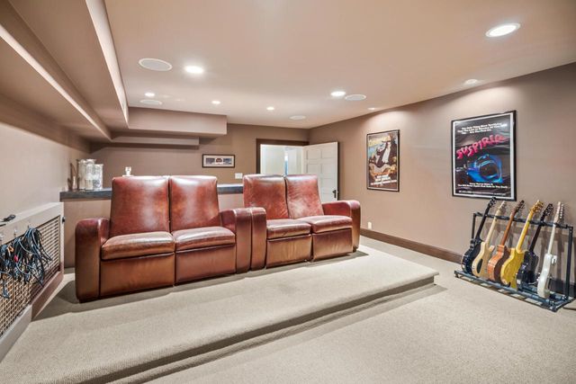 2730 E Menlo BOULEVARD, Shorewood, WI 53211