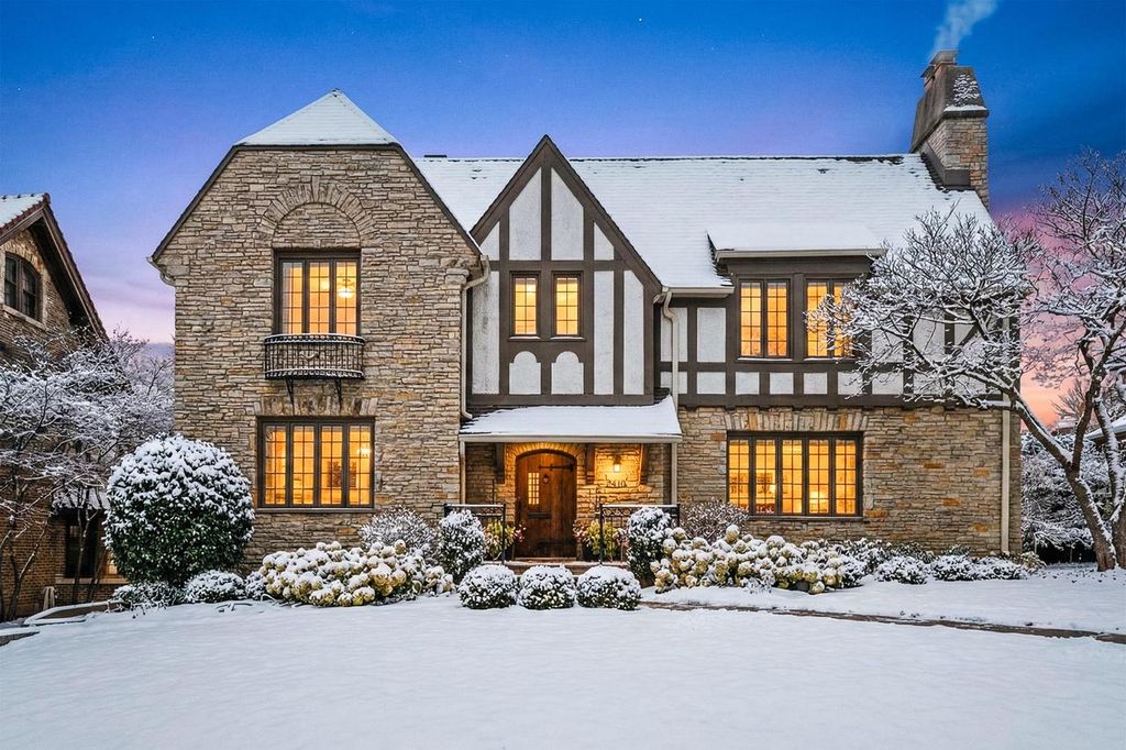 2730 E Menlo BOULEVARD, Shorewood, WI 53211