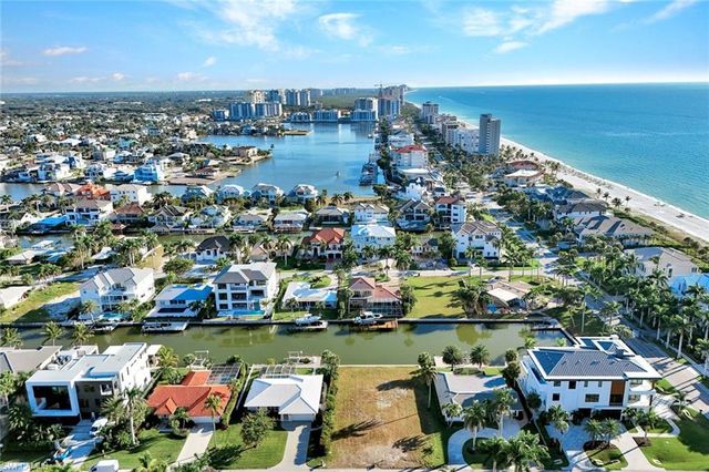 112 Seabreeze AVE, Naples, FL 34108