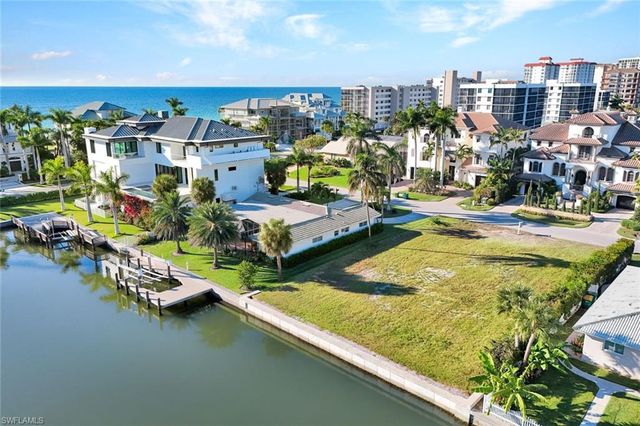 112 Seabreeze AVE, Naples, FL 34108