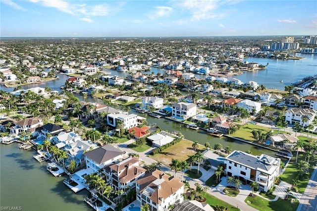 112 Seabreeze AVE, Naples, FL 34108