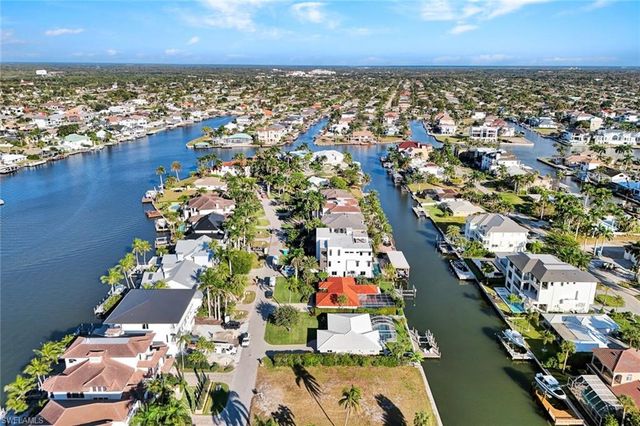 112 Seabreeze AVE, Naples, FL 34108