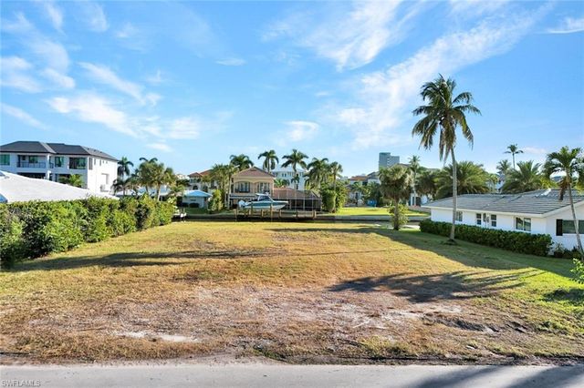 112 Seabreeze AVE, Naples, FL 34108