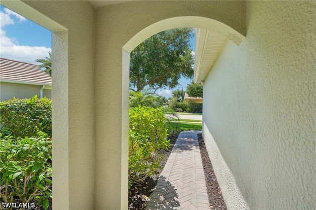 3651 Canopy CIR, Naples, FL 34120