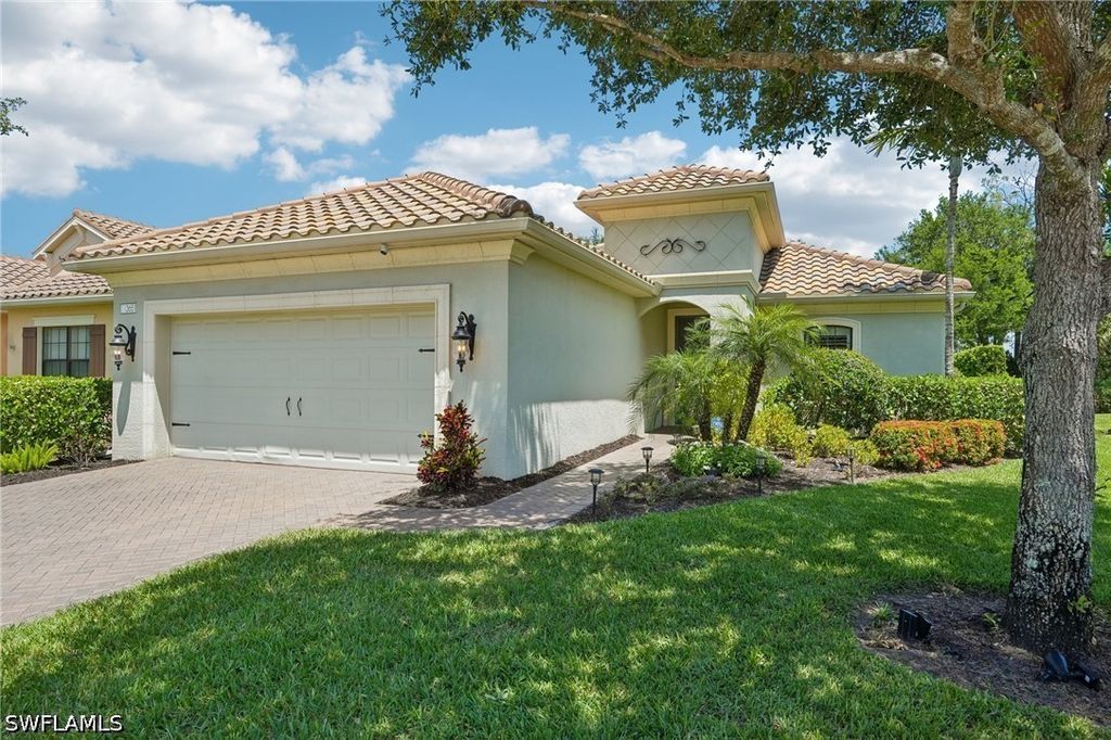 3651 Canopy CIR, Naples, FL 34120