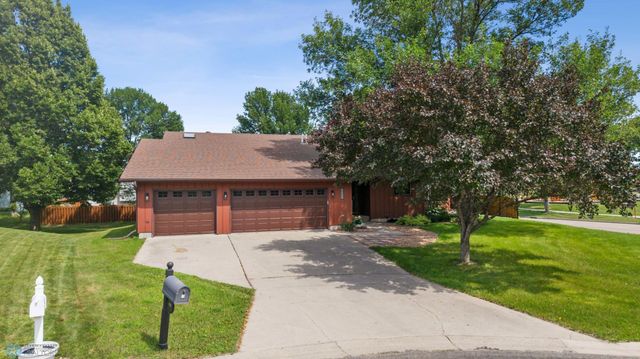 1732 31st Street Circle S, Moorhead, MN 56560