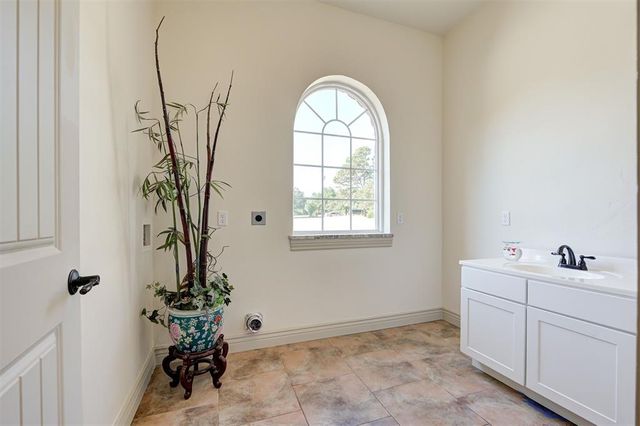 3023 E 44th Street, Edmond, OK 73013
