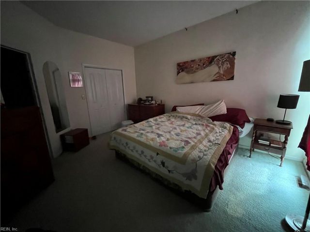 469 E Lake CIR, Chesapeake, VA 23322