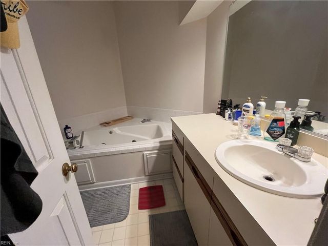 469 E Lake CIR, Chesapeake, VA 23322