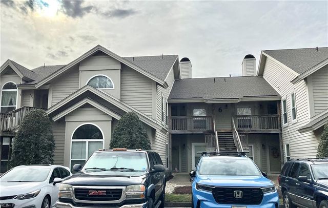 469 E Lake CIR, Chesapeake, VA 23322