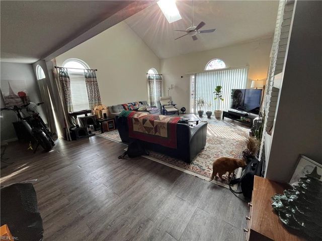 469 E Lake CIR, Chesapeake, VA 23322