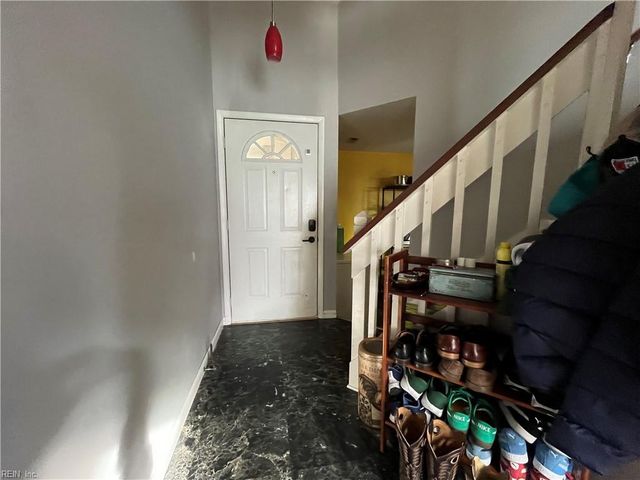 469 E Lake CIR, Chesapeake, VA 23322