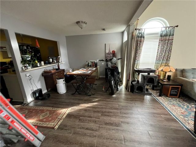 469 E Lake CIR, Chesapeake, VA 23322