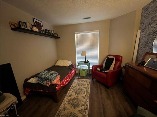 469 E Lake CIR, Chesapeake, VA 23322