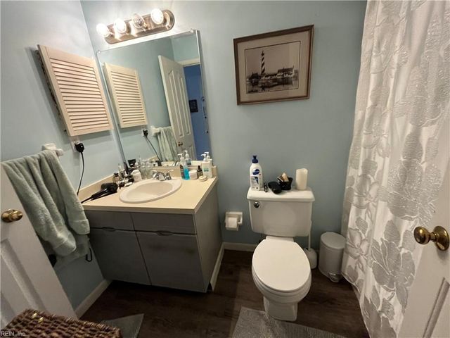 469 E Lake CIR, Chesapeake, VA 23322