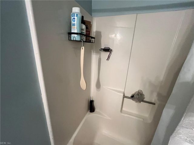 469 E Lake CIR, Chesapeake, VA 23322