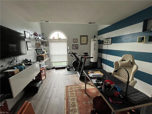 469 E Lake CIR, Chesapeake, VA 23322