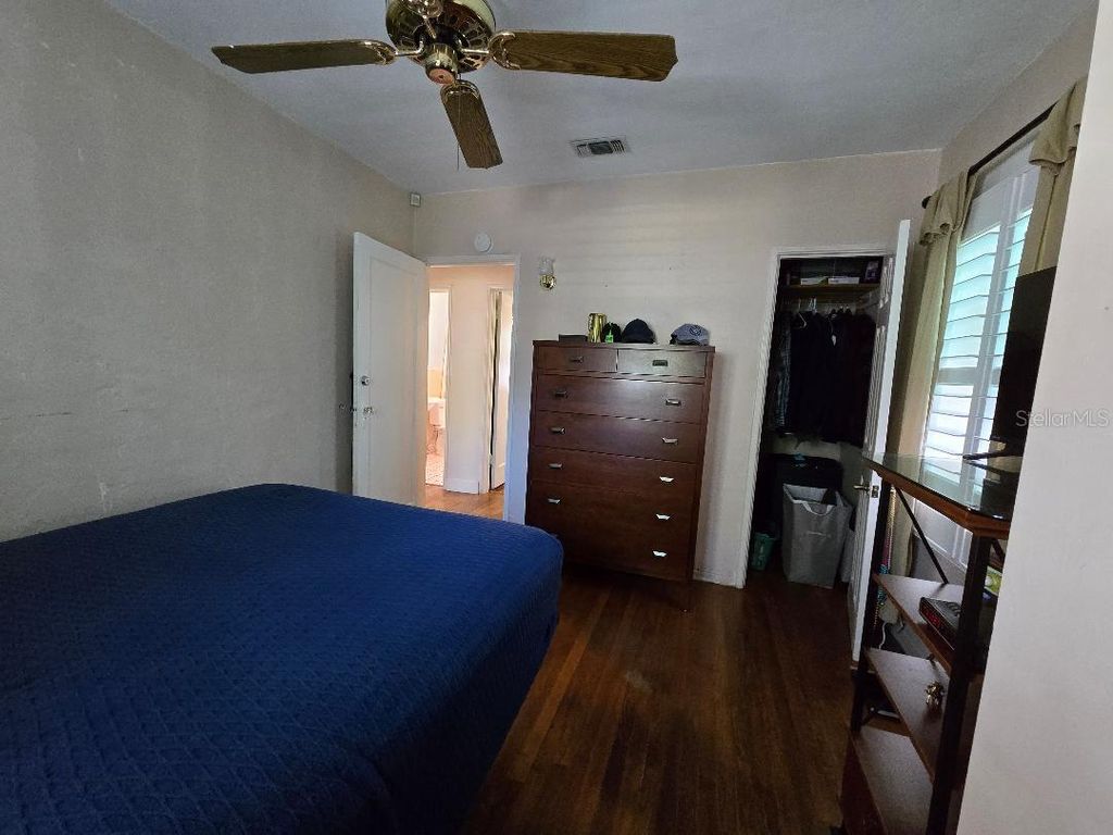 Image 11 of property listing at 819 W PLYMOUTH STREET, Tampa, FL 33603