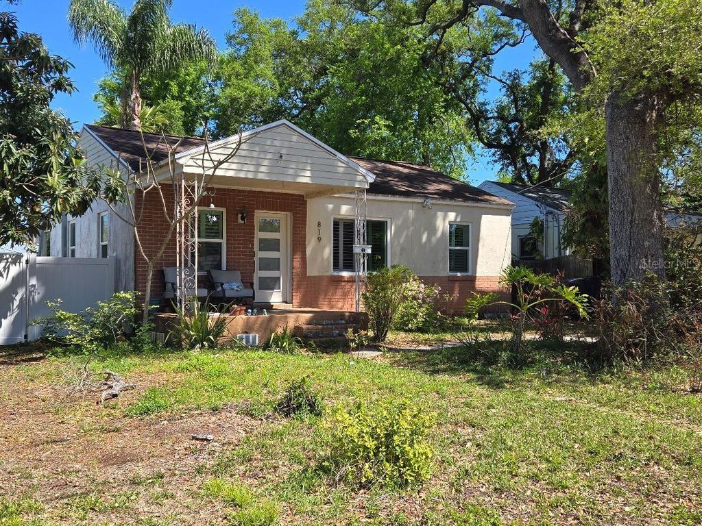 Image 3 of property listing at 819 W PLYMOUTH STREET, Tampa, FL 33603