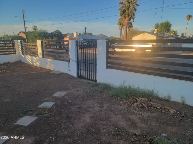 2102 N 26TH Place, Phoenix, AZ 85008