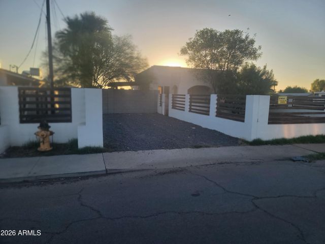 2102 N 26TH Place, Phoenix, AZ 85008