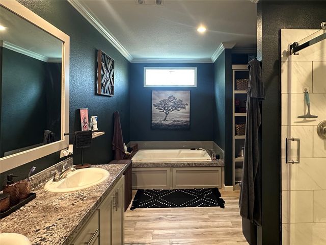 1021 Lewis LN, Harwood, TX 78632