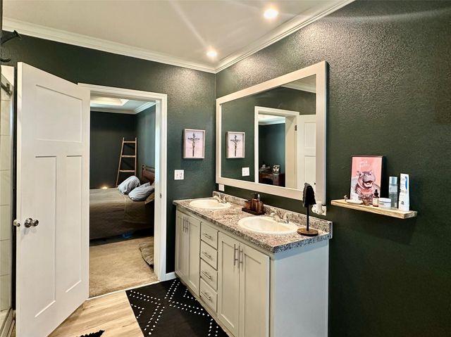 1021 Lewis LN, Harwood, TX 78632