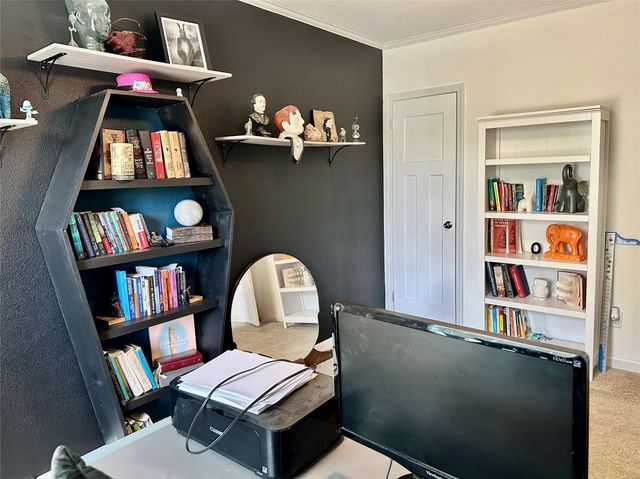 1021 Lewis LN, Harwood, TX 78632