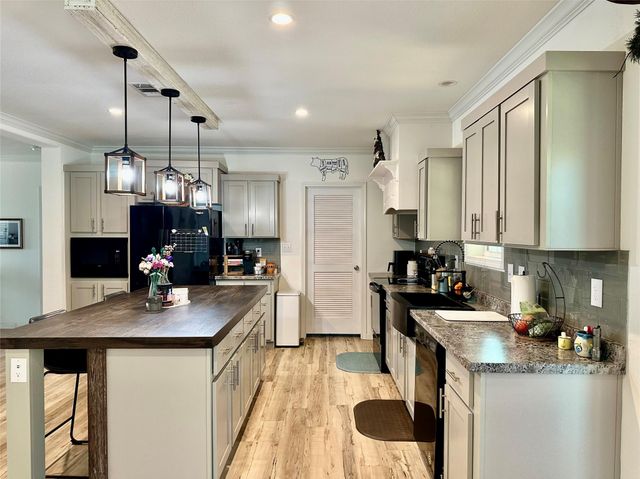 1021 Lewis LN, Harwood, TX 78632