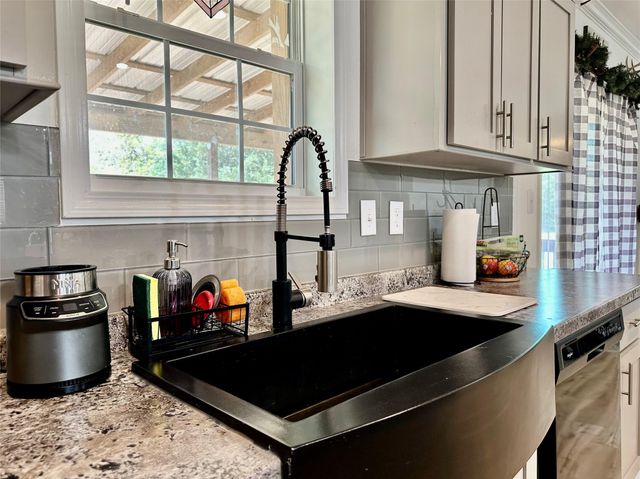 1021 Lewis LN, Harwood, TX 78632