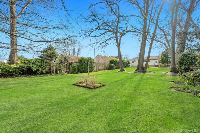 238 Centre Avenue, Lindenhurst, NY 11757
