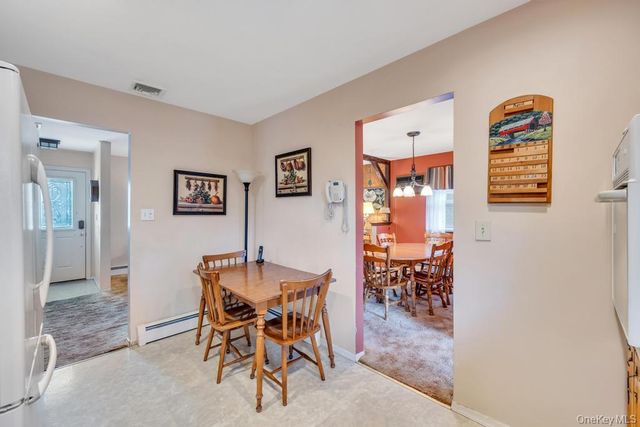 238 Centre Avenue, Lindenhurst, NY 11757