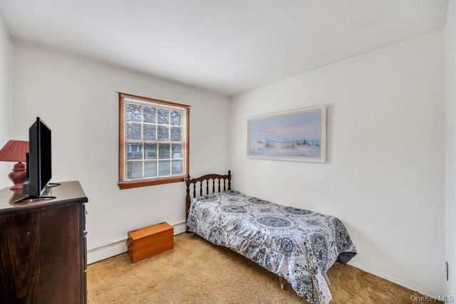 238 Centre Avenue, Lindenhurst, NY 11757