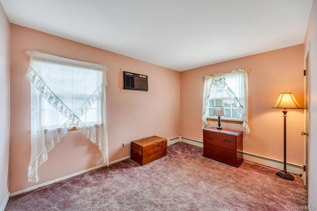 238 Centre Avenue, Lindenhurst, NY 11757
