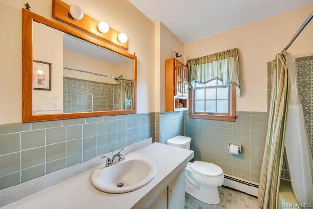 238 Centre Avenue, Lindenhurst, NY 11757