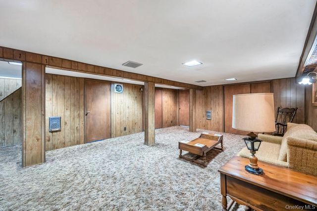 238 Centre Avenue, Lindenhurst, NY 11757