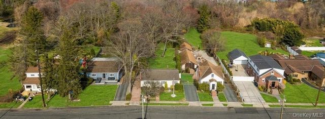 238 Centre Avenue, Lindenhurst, NY 11757