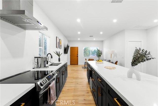 925 E 65th Street, Inglewood, CA 90302